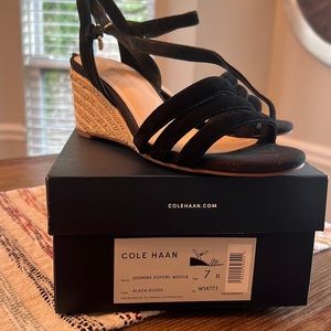 Like NEW!! Cole Haan Espdrl Wedge, Size 7!
